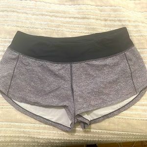 Lululemon Speed up shorts 2.5